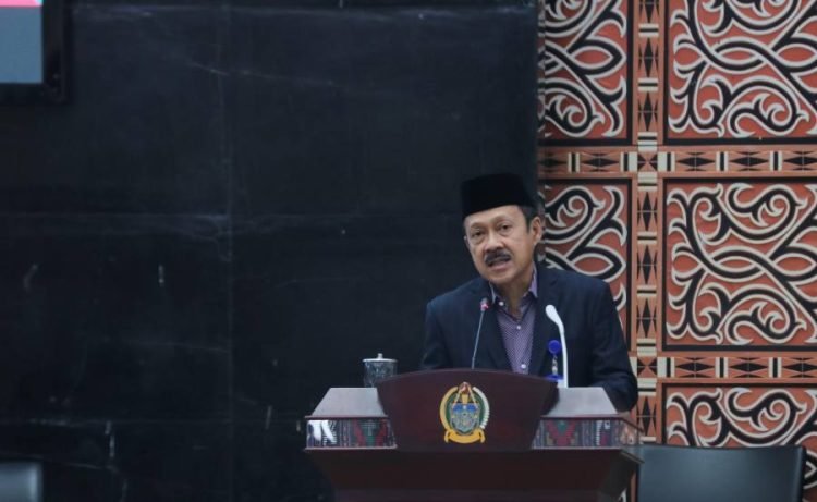 Sekretaris Daerah Provinsi (Sekdaprov) Sumut Arief S Trinugroho yang mewakili Pj Gubernur Sumut Agus Fatoni  menghadiri  Rapat Paripurna di Gedung DPRD Sumut, Jalan Imam Bonjol Medan, Selasa (23/7). (Diskominfo Sumut)