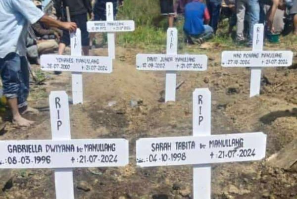Makam Ramces Manulang dan kelima anaknya di Huta Gur Gur Dolok Sanggul. 