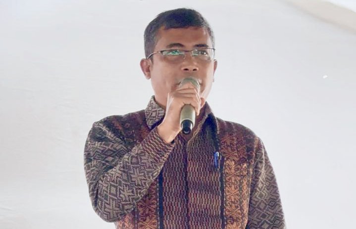 Sekda Kabupaten Toba Augus Sitorus Menyampaikan Sambutan Dan Ucapan Selamat Pada Peresmian Rumah Dinas HKBP Motung. (IST)