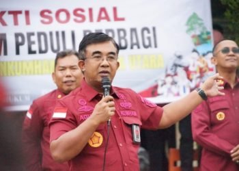 Kemenkumham Sumut saat memberikan bantuan ke sekolah. (IST)