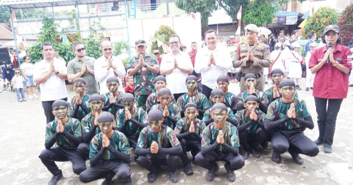 Peserta Lomba Gerak Jalan Kreasi Kec. Laguboti. (IST)