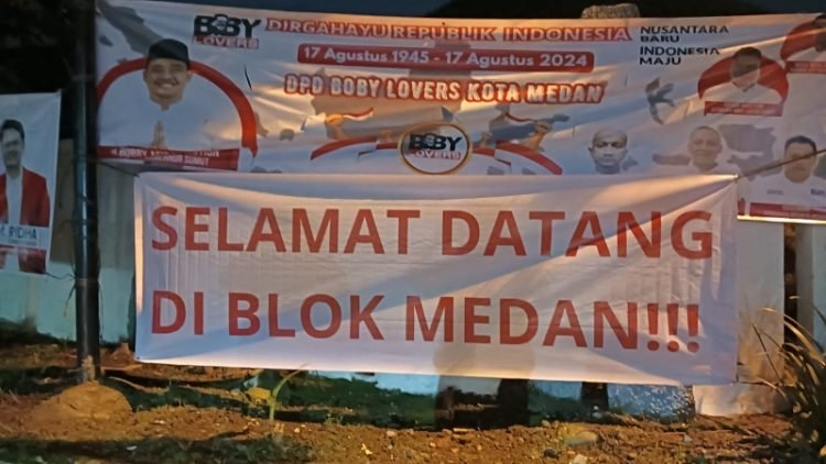 Sanduk bertuliskan 'Blok Medan' menghiasi Kota Medan, Senin (19/8/2024). 