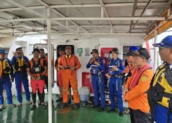 Tim Pos SAR Sibolga yang melakukan penyelamatan awal kapal KM Subur GT43 POB. 