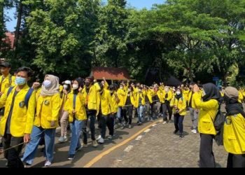 Masyarakat sipil hingga mahasiswa bakal demo paripurna DPR usai abaikan MK. 
