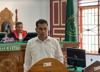 Alwi Mujahit Hasibuan mengikuti persidangan dengan agenda tuntutan di Pengadilan Tipikor Medan. 