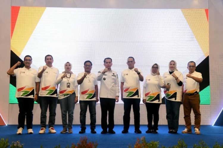 Pj Gubernur Sumut, Agus Fatoni menghadiri Rapat Kerja Semester I Tahun 2024 Bank Sumut di Ballroom lantai 10 Kantor Bank Sumut, Jalan Imam Bonjol, Medan, Jum'at (2/8/2024). (Diskominfo Sumut)