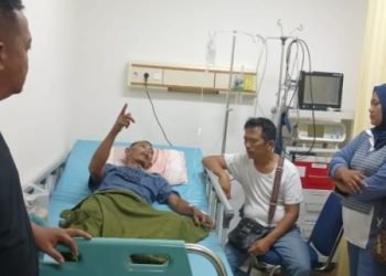 Salah satu korban terseret arus Sungai Bah Bolon, Supianto menjalani perawatan. 