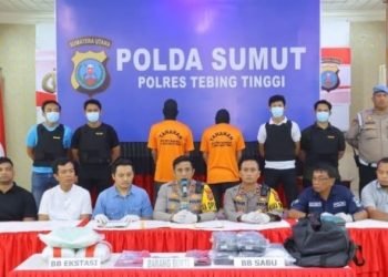 Kapolres Tebing Tinggi AKBP Andreas Tampubolon saat memaparkan pengungkapan 10 Kg sabu dan 30 ekstasi. 