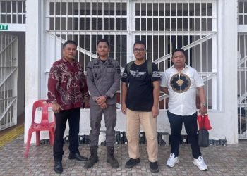 Palti Hutabarat bersama kuasa hukum dan JPU saat mengeksekusi putusan hakim di Lapas Labuhan Ruku.