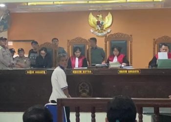 Sorbatua Siallagan menjalani sidang vonis di PN Simalungun.
