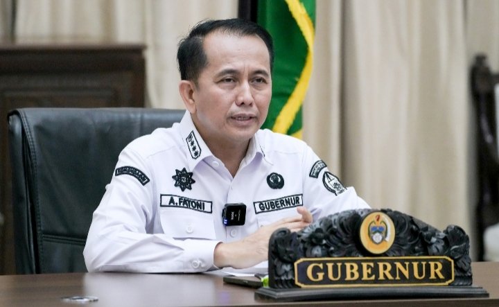 Pj. Gubernur Sumut, Agus Fatoni saat diwawancarai oleh CNN Indonesia secara video conference di Rumah Dinas Gubernur Sumut, Jalan Sudirman No. 41, Medan, Sabtu (14/9/2024). (DISKOMINFO SUMUT)