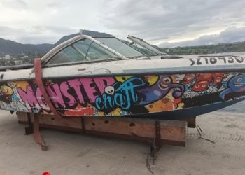 Speed boat tidak layak operasi teronggok di venue. (Ist)