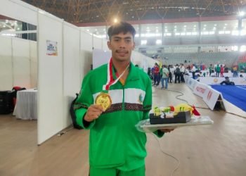 Pesanda Sumut Fereddy Sinaga berhasil menyumbangkan medali emas pada PON XXI 2024 usai mengalahkan pesanda Aceh dalam pertandingan final Wushu Sanda kelas 52 Kg putra di Gedung Serbaguna Dispora Sumut, Minggu (15/9/2025). (IST)