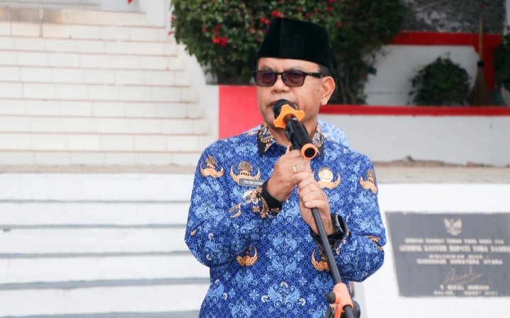 Bupati Toba Poltak Sitorus memberikan motivasi kepada ASN Pemkab. Toba pada Hari Kesadaran Nasional. (IST)