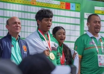 Atlet Rayhan Latif/Viera Rosada menambah satu Medali Emas untuk Sumut di PON XXI pada Nomor Campuran (Mixed Foursome) Cabang Olahraga (Cabor) Golf setelah mengalahkan Provinsi Jawa Tengah dan DKI Jakarta di Lapangan Golf Royal Sumatera, Medan, Sumut, Rabu (18/9/2024). (IST)