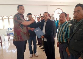 Calon Bupati Toba Effendi Napitupulu saat Pengukuhan Tim Pemenangan Paslon Effendi-Audi Murphy di Lumbanjulu, Sabtu (28/9/2024). (Olo Messi Sirait)