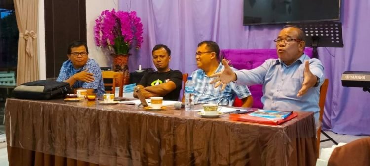 Ketua Umum Patambor Indonesia (PI) didampingi sejumlah panitia Pengukuhan dan Rakernas.