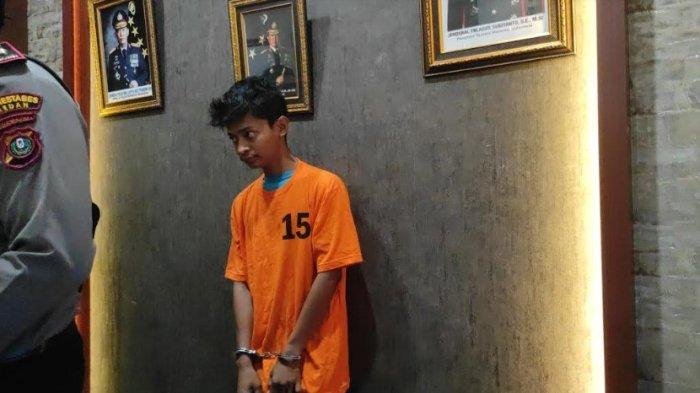 Gilang Prasetya alias Ucok dituntut penjara selama 10 tahun karena dinilai terbukti melakukan pembunuhan terhadap Panji Satria (32) merupakan abang tirinya.
