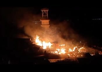 Api membara membakar sejumlah bangunan di Pesanggrahan Soekarno, Parapat.