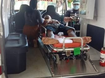 Korban di mobil Ambulance.