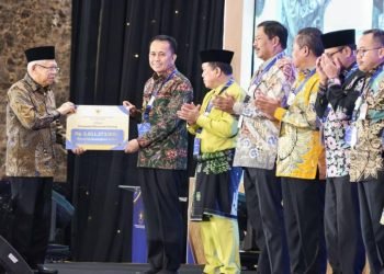 Provinsi Sumatera Utara (Sumut) meraih penghargaan Kinerja Tahun Berjalan Kategori Penurunan Stunting tingkat Provinsi Tahun 2024 karena dinilai telah berhasil menekan angka prevalensi stunting. Penghargaan tersebut diserahkan langsung oleh Wakil Presiden RI Ma’ruf Amin kepada Penjabat (Pj) Gubernur Sumut Agus Fatoni dalam Rapat Koordinasi Nasional (Rakornas) Percepatan Penurunan Stunting di Hotel Grand Sahid Jaya, Jakarta, Rabu (4/9/2024). (DISKOMINFO SUMUT)
