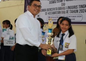 Juara 1 Lomba Pidato Bahasa Inggris Tingkat SLTP Regina Maria Nauli Siahaan Dari SMP Budhi Dharma Balige. (IST)