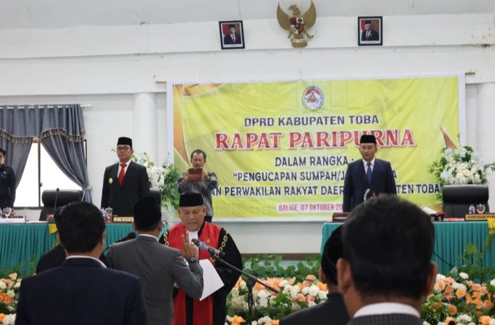 Pengambilan Sumpah/Janji Ketua DPRD Sisa Waktu 2019 - 2024. (IST)