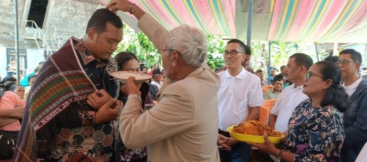 Doa dan dukungan tulang Siagian dari Toba dan perantauan hantarkan Effendi SP Napitupulu ikuti kontestasi Pilkada Toba di Baribatali, Kecamatan Sigumpar, Jumat (11/10/2024). (IST)