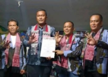 DPD IPK Kabupaten Toba menyerahkan surat rekomendasi dan dukungan kepada Efendi - Murphy nomor urut 3. (IST)