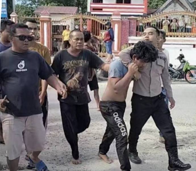 Pelaku pencabulan saat diamankan polisi. (IST)