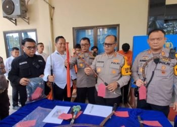 Kapolrestabes Medan, Kombes Pol Gidion Arif Setiawan, saat menggelar Konferensi Pers di Polsek Sunggal.