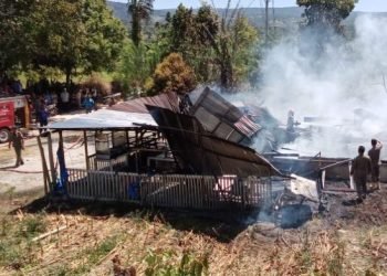 Satu unit rumah yang hangus terbakar. 