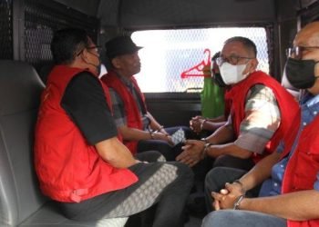 Hakim hukum enam terdakwa suap PPPK Mandina satu tahun penjara.