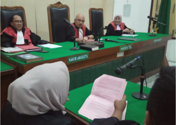 JPU Nurhendayani Nasution saat membacakan surat tuntutan terhadap terdakwa yang dihadirkan secara virtual. 