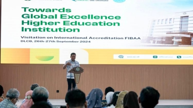 Rektor USU Prof Muryanto Amin saat simulasi dan gladi bersih visitasi akreditasi Internasional Foundation for International Business Administration Accreditation (FIBAA).