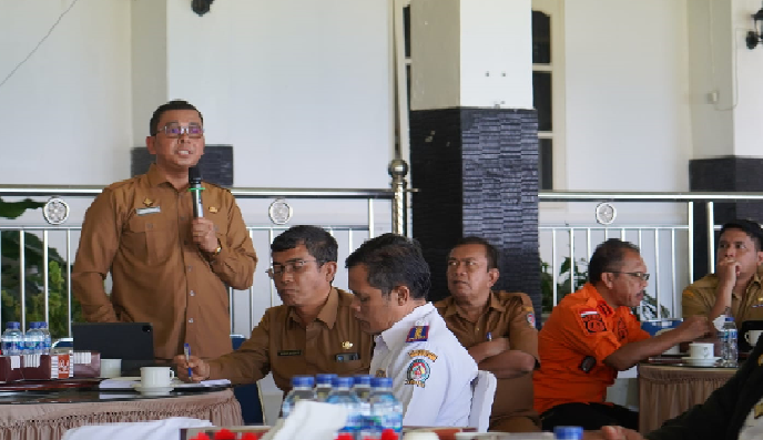 Kadishub Sumut yang juga Pjs Bupati Toba Agustinus Panjaitan.