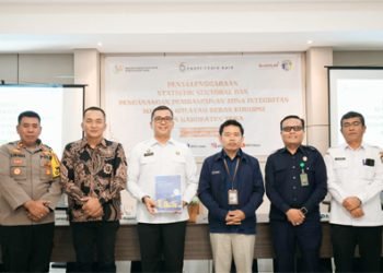 Pjs Bupati Toba Agustinus Panjaitan foto bersama unsur Forkopimda Kabupaten Toba.