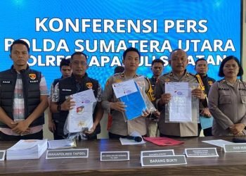 Polres Tapsel saat merilis kasus korupsi dana Desa Dolok Godang.