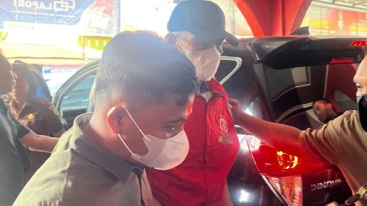Freddy Simangunsong digelandang ke Lapas Kelas II Rantauprapat. 
