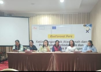 Para Narasumber dan Pengurus Komunitas Adat Kawasan Danau Toba. (IST)
