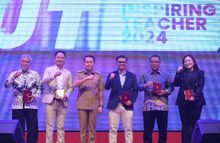 Pj. Gubernur Sumatera Utara (Sumut) Agus Fatoni membuka Sumut Inspiring Teacher 2024 dalam rangka perayaan Hari Guru Nasional dan HUT PGRI ke-79 di Grand Ballroom Hotel Adimulia Jalan Diponegoro Kota Medan, Selasa (19/11). (Diskominfo Sumut)