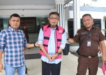 Mantan Dirut RSUP H Adam Malik Medan dr Bambang Prabowo (tengah).