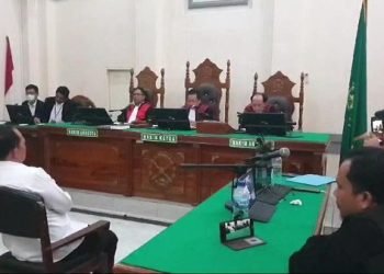 Bupati Labuhanbatu Erik Adtrada Ritonga menjalani sidang vonis di Pengadilan Tipikor Medan. 
