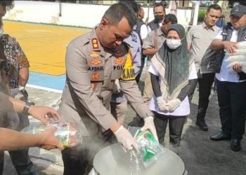 Barang bukti sabu dimusnahkan di Polres Asahan. 