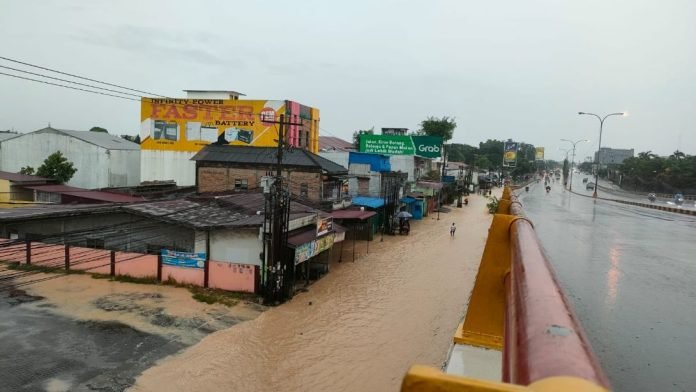 Banjir di Medan Amplas.