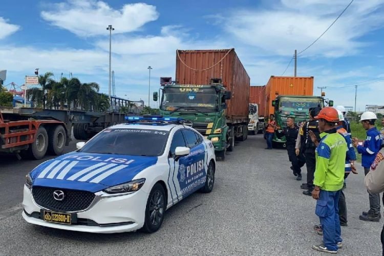 Polda Sumut mengawal kontainer pengangkut logisitik ajang Aquabike Jetski World Championship 2024.