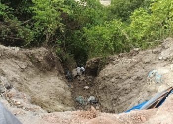 Proses evakuasi korban.