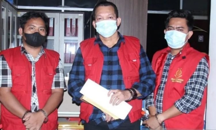 Tiga tersangka ditahan penyidik Pidsus Kejaksaan Tinggi Sumatera Utara di Rutan Kelas I Medan, Kamis (31/10/2024).