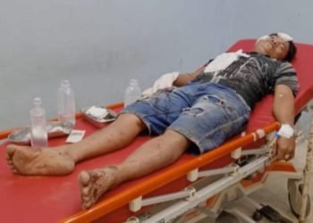 Pria bermarga Laia terbaring saat mendapat perawatan di RSUD Pandan.