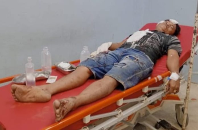 Pria bermarga Laia terbaring saat mendapat perawatan di RSUD Pandan.